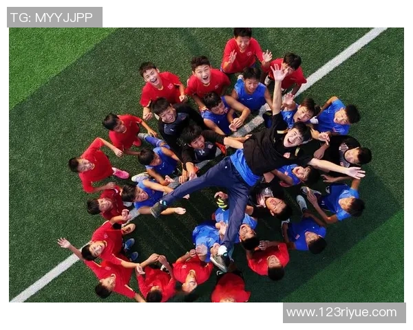 足球巡词：在绿茵场上追逐梦想与激情的旅程